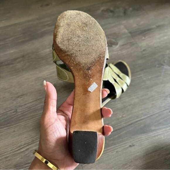 Cole Haan Resort Green Leather Sandal With White Stitching 1/2 Inch Heel SIZE 8B - Picture 7 of 9